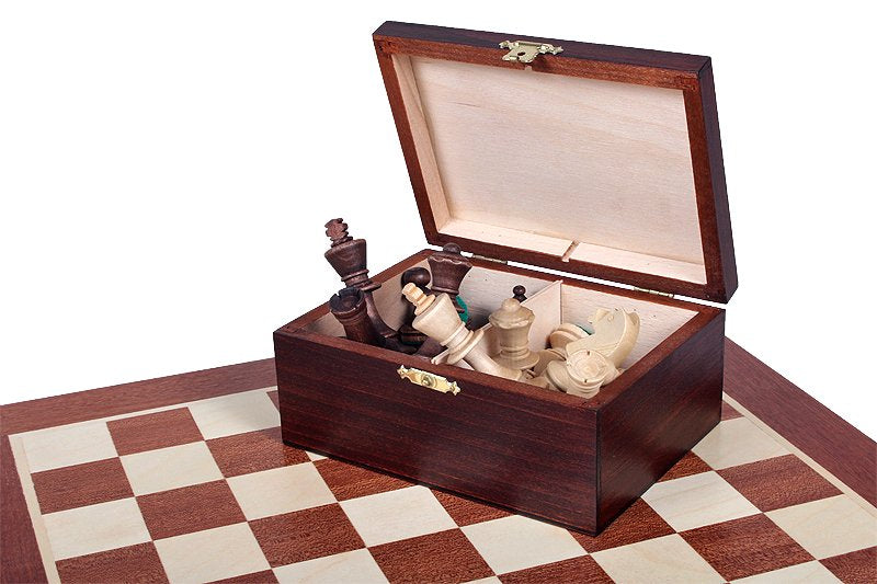 chess box with pieces