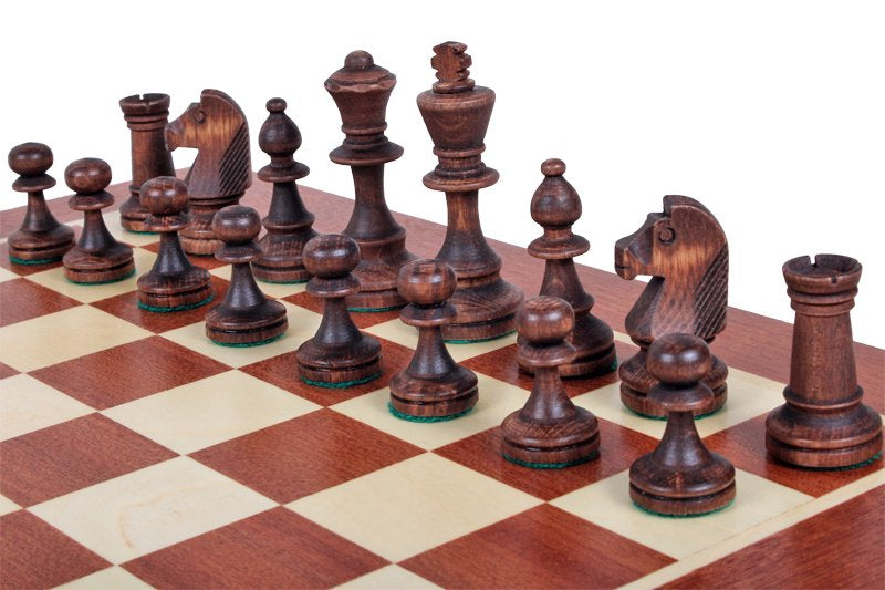 staunton chess pieces with box
