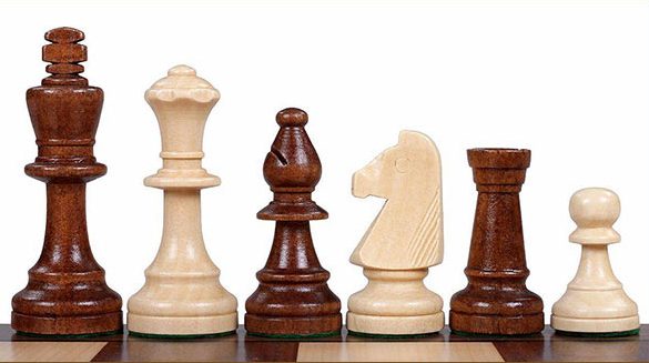 Staunton 5 chess pieces