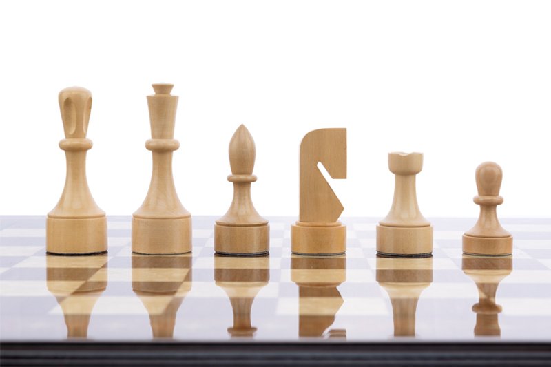 3,66-Zoll-Schachfiguren Genf in Standardbox